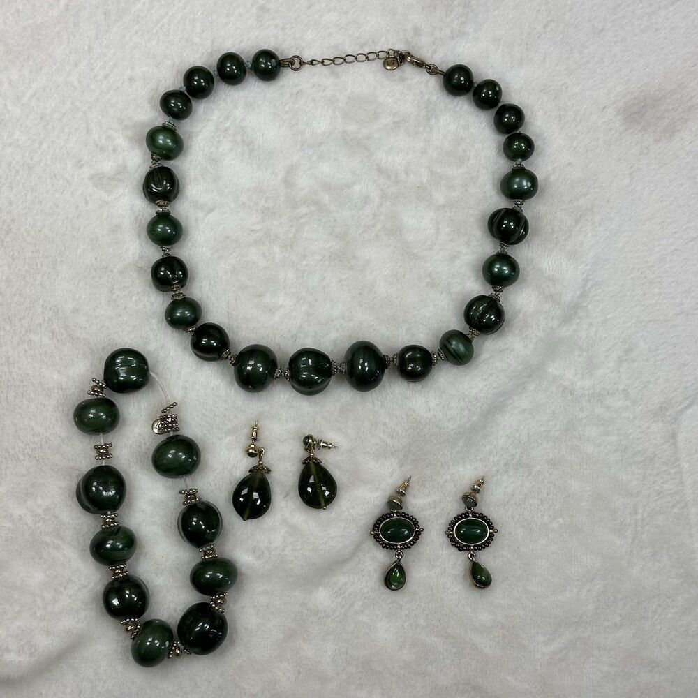 Green Cats Eye Glass Bead Jewelry Set Necklace Bracelet Earrings